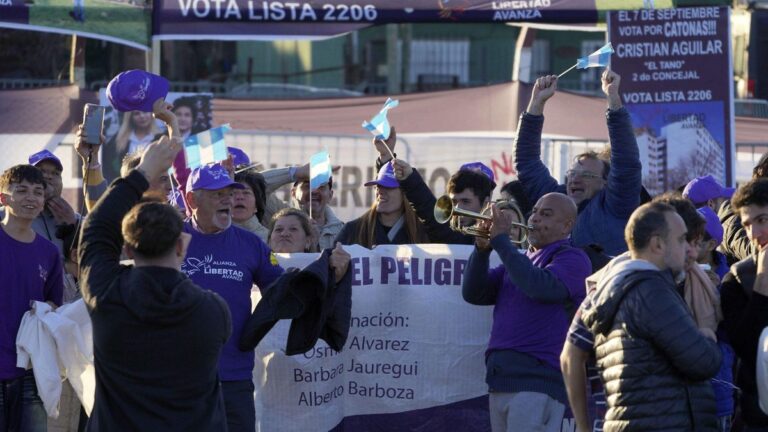Tensión en la previa del acto de cierre de campaña de Milei en Moreno