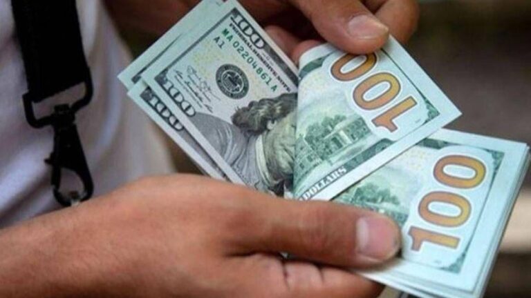 El dólar rozó el techo de la banda y se disparó el riesgo país