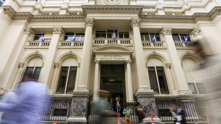 El mercado se pregunta por la salud de los bancos y por cuánto podría perder la lista de Milei el domingo