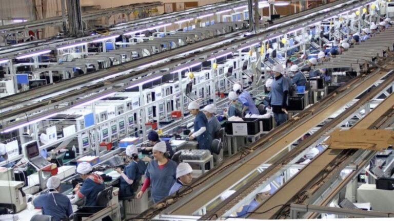 El Gobierno niega que la reforma laboral amplíe la jornada a 12 horas, pero ya hay críticas de la CGT El Gobierno niega que la reforma laboral amplíe la jornada a 12 horas, pero ya hay críticas de la CGT