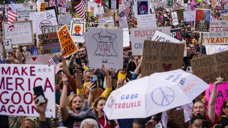 Trump quiere redibujar el mundo desde un país en llamas Trump quiere redibujar el mundo desde un país en llamas