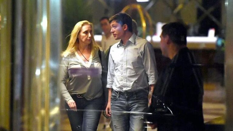 Santiago Caputo, entre tener firma o quedarse afuera: el dilema del hombre más influyente del Gobierno Santiago Caputo, entre tener firma o quedarse afuera: el dilema del hombre más influyente del Gobierno