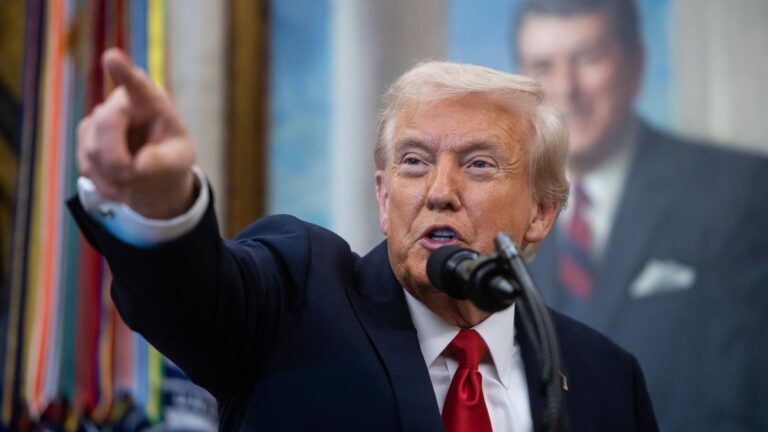 Los argumentos de Trump para explicar su apoyo a la Argentina de Milei: “Se están muriendo, no tienen nada, están luchando por su vida” Los argumentos de Trump para explicar su apoyo a la Argentina de Milei: “Se están muriendo, no tienen nada, están luchando por su vida”