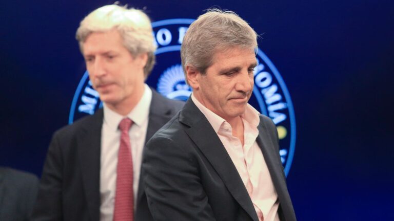 El Banco Central anuncia sin detalles la firma del swap con EE.UU. y se espera la reacción del mercado El Banco Central anuncia sin detalles la firma del swap con EE.UU. y se espera la reacción del mercado