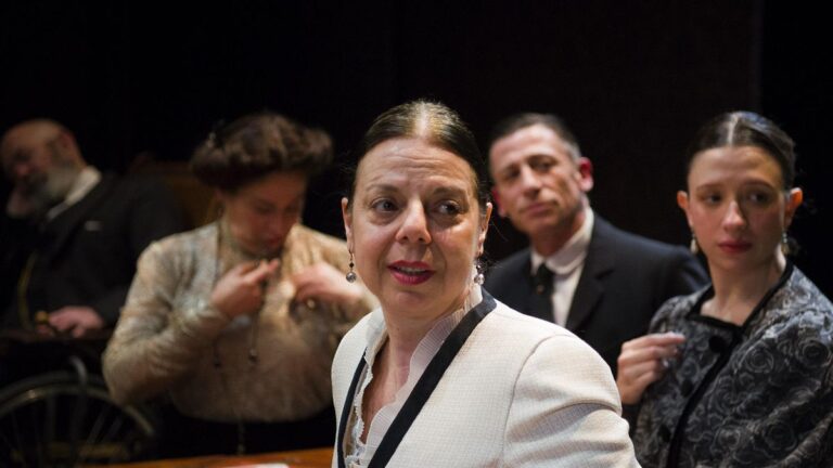 “La gaviota”, de Chejov, en una versión divertida y trágica que cautiva al público en el San Martín “La gaviota”, de Chejov, en una versión divertida y trágica que cautiva al público en el San Martín