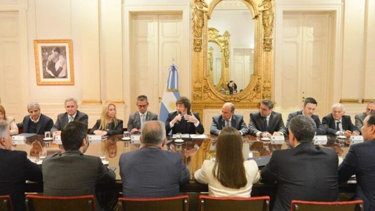 Milei en modo Trump: reunión con gobernadores, Gabinete pleno y una foto de poder en la Casa Rosada Milei en modo Trump: reunión con gobernadores, Gabinete pleno y una foto de poder en la Casa Rosada