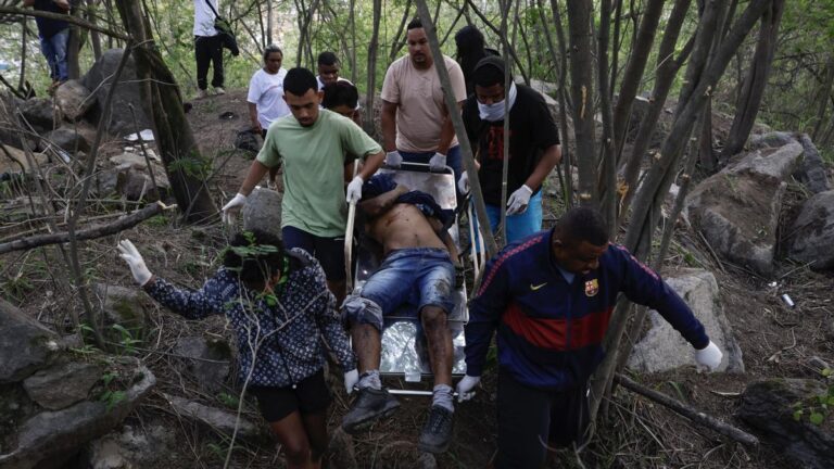 Río de Janeiro el día después: cuerpos frente a una guardería y la búsqueda para encontrar a los desaparecidos Río de Janeiro el día después: cuerpos frente a una guardería y la búsqueda para encontrar a los desaparecidos