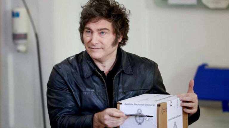 Milei logra revalidar el modelo libertario: se impone a nivel país y golpea al peronismo en la provincia de Buenos Aires