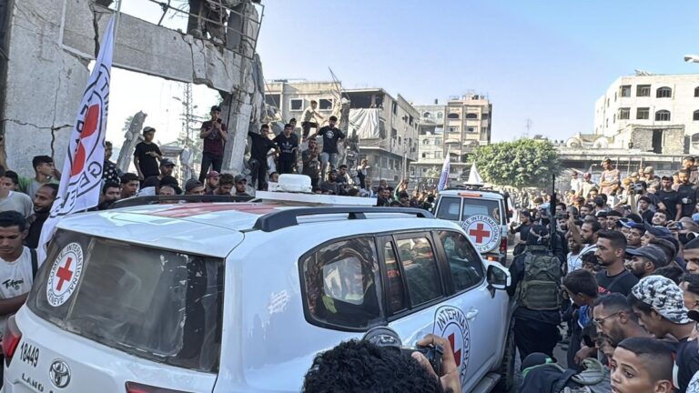 Hamas libera a todos los rehenes vivos en el día clave del acuerdo de alto el fuego