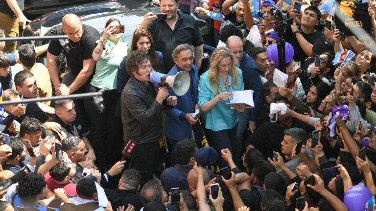 Las claves de la elección: Milei va a un plebiscito en medio de una crisis múltiple y desafiado por el PJ y los gobernadores