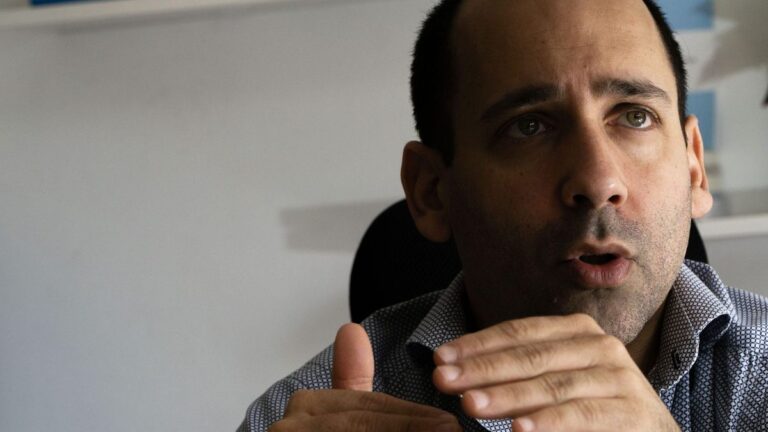Itai Hagman: «Si este proceso económico continúa, nos lleva a una crisis de la magnitud de 2001»