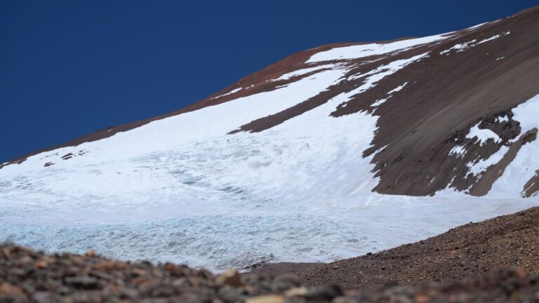 Glaciares en disputa: Milei impulsa la minería y los científicos no acuerdan qué debe protegerse Glaciares en disputa: Milei impulsa la minería y los científicos no acuerdan qué debe protegerse