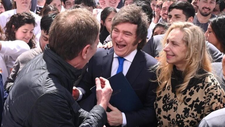 Milei reúne a sus legisladores electos para alinear la estrategia de reformas en el Congreso Milei reúne a sus legisladores electos para alinear la estrategia de reformas en el Congreso