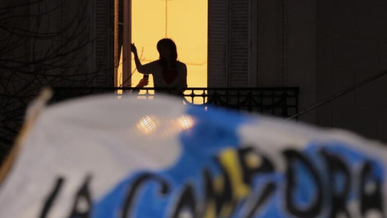 Un fraude judicial con la marca de Comodoro Py y una encerrona en la que Cristina no da respuestas Un fraude judicial con la marca de Comodoro Py y una encerrona en la que Cristina no da respuestas