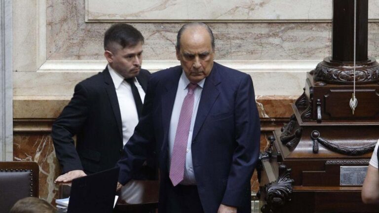 Milei se desprende de su ala política y reconfigura el equilibrio de poder entre Karina y Santiago Caputo