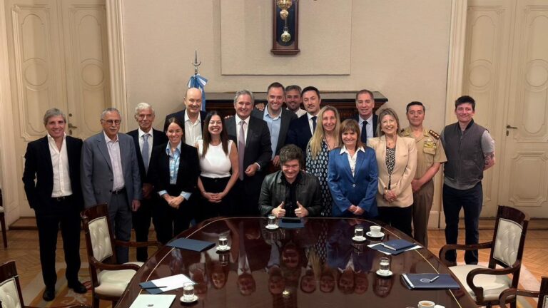 Tras su primera reunión de gabinete, Adorni quedó al frente del Consejo de Mayo y ordena el comienzo del nuevo ciclo Tras su primera reunión de gabinete, Adorni quedó al frente del Consejo de Mayo y ordena el comienzo del nuevo ciclo