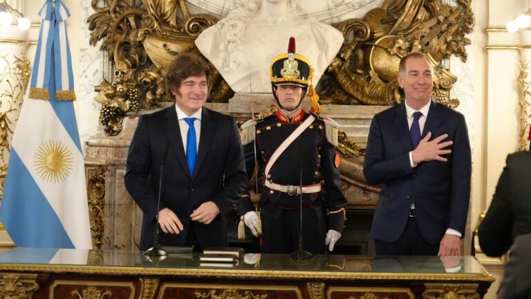 Santilli juró como ministro del Interior en medio de la pulseada por el manejo del Renaper Santilli juró como ministro del Interior en medio de la pulseada por el manejo del Renaper