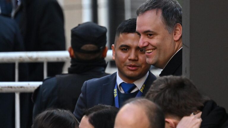 Manuel Adorni defendió la salida de Guillermo Francos y Macri lo criticó: «Es una decisión desacertada”