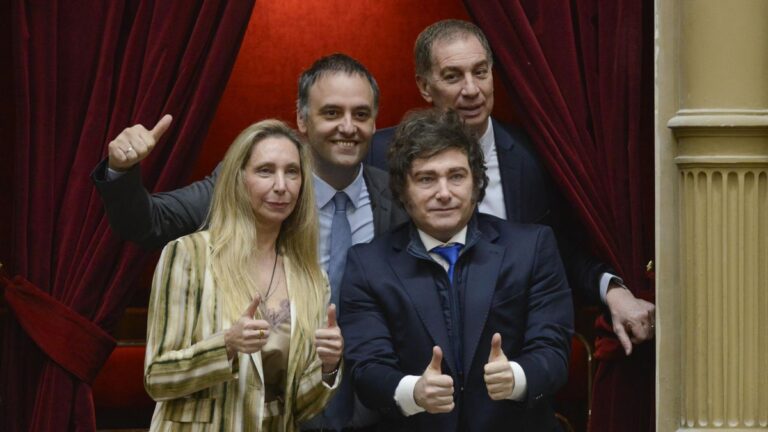 Milei llama a extraordinarias para cerrar el año con el Presupuesto y la reforma laboral aprobados Milei llama a extraordinarias para cerrar el año con el Presupuesto y la reforma laboral aprobados