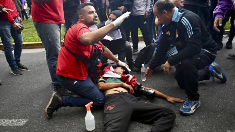 Aumentó la represión: Amnistía Internacional denunció más de 2.500 heridos a dos años del protocolo Antipiquetes de Javier Milei Aumentó la represión: Amnistía Internacional denunció más de 2.500 heridos a dos años del protocolo Antipiquetes de Javier Milei