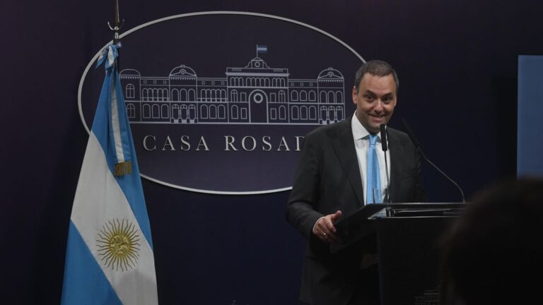 El Gobierno acusa el golpe por la corrupción en la ANDIS y asegura que su disolución no recortará prestaciones