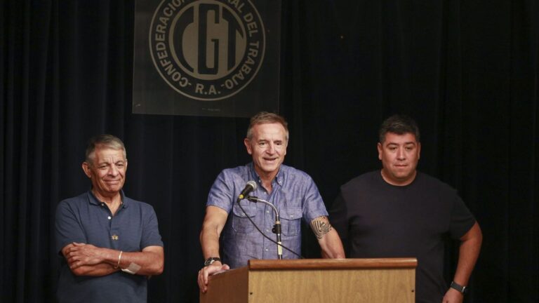 La CGT anuncia plan de lucha: marcha a Plaza de Mayo, articulación con los gobernadores y presión a los legisladores La CGT anuncia plan de lucha: marcha a Plaza de Mayo, articulación con los gobernadores y presión a los legisladores