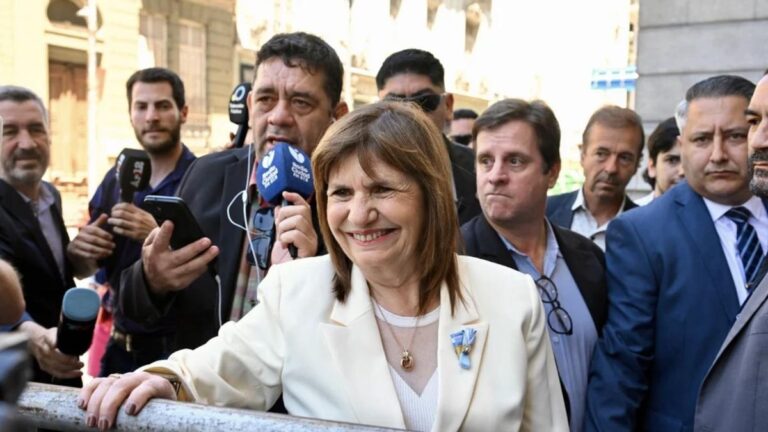 Reforma laboral exprés: Bullrich acuerda con Villarruel acelerar el armado de una comisión clave Reforma laboral exprés: Bullrich acuerda con Villarruel acelerar el armado de una comisión clave