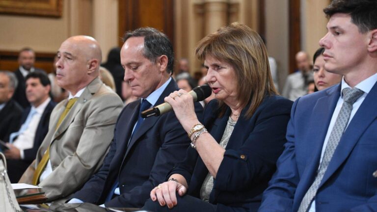 Reforma laboral: el oficialismo busca dictaminar hoy mismo tras un nuevo cuarto intermedio Reforma laboral: el oficialismo busca dictaminar hoy mismo tras un nuevo cuarto intermedio