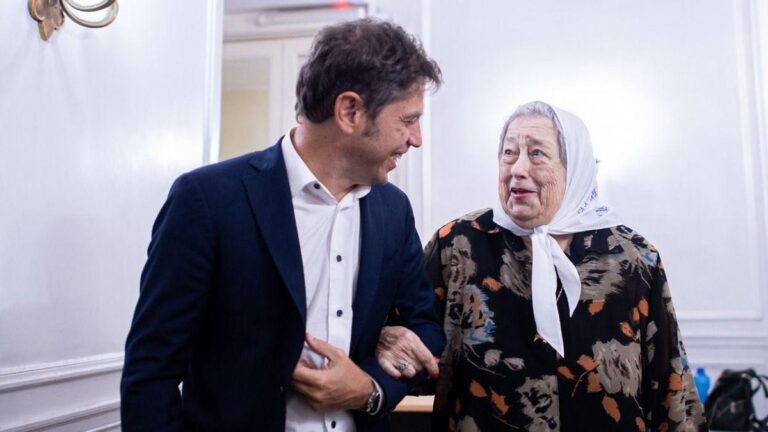 Las Madres de Plaza de Mayo marchan en memoria de Hebe de Bonafini, con la presencia de Kicillof Las Madres de Plaza de Mayo marchan en memoria de Hebe de Bonafini, con la presencia de Kicillof