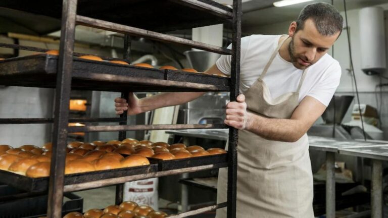 La crisis golpea desde las fábricas a las panaderías: denuncian más cierres y despidos La crisis golpea desde las fábricas a las panaderías: denuncian más cierres y despidos