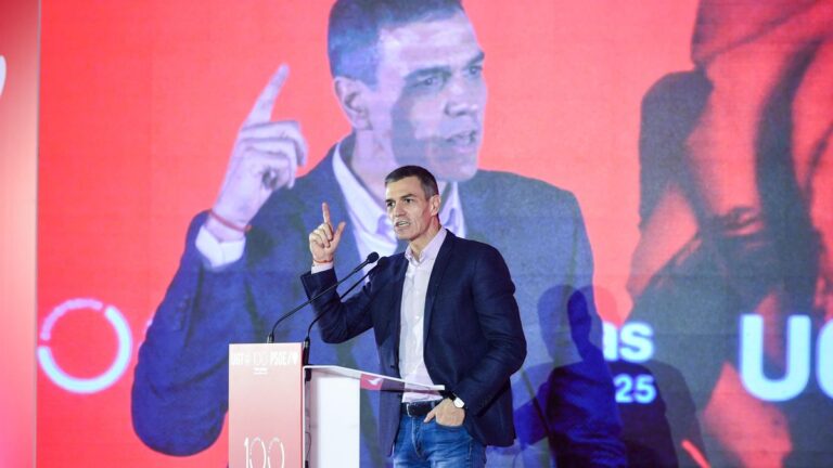Pedro Sánchez intenta recuperar el control cercado por los casos de acoso sexual y corrupción Pedro Sánchez intenta recuperar el control cercado por los casos de acoso sexual y corrupción