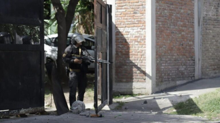 Una represión en Quilmes revela el alcance del «zar de la fotomultas» y agita una pelea entre Grabois y Mayra Mendoza
