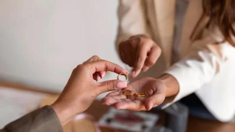 La mitad de los hogares argentinos ya recurre a créditos o ahorros para sobrevivir La mitad de los hogares argentinos ya recurre a créditos o ahorros para sobrevivir