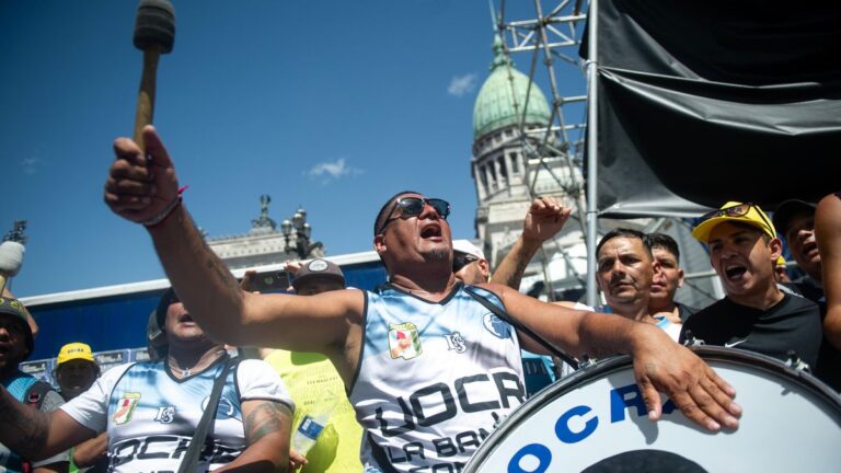 La CGT sale a la calle contra la reforma laboral y tensa la relación con el Gobierno La CGT sale a la calle contra la reforma laboral y tensa la relación con el Gobierno