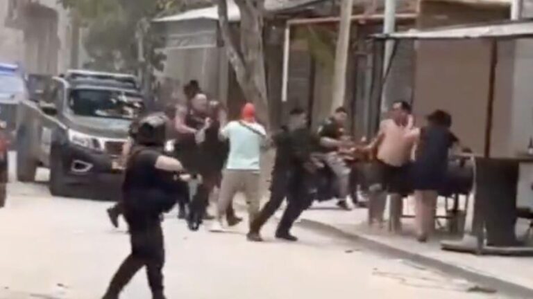 Denuncian a la Policía de la Ciudad por un caso de gatillo fácil en Villa Lugano