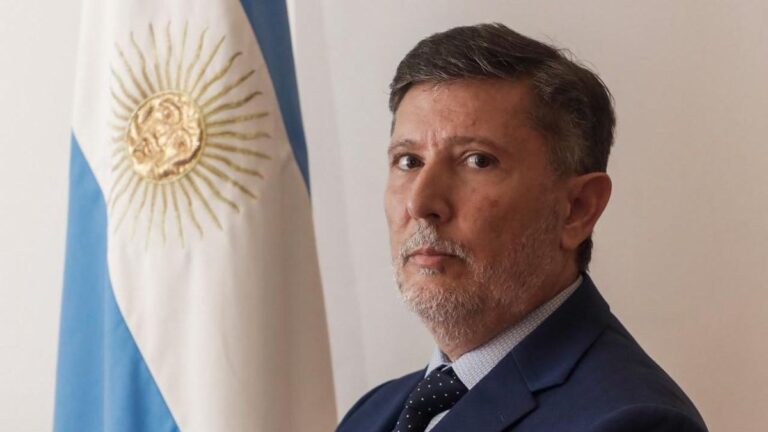 El nuevo jefe de la SIDE tiene una empresa en Miami pero no la declaró ante la Oficina Anticorrupción El nuevo jefe de la SIDE tiene una empresa en Miami pero no la declaró ante la Oficina Anticorrupción