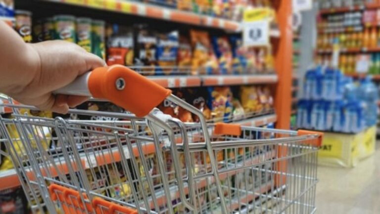 Inflación 2025: precios suben 2,8% en diciembre y acumulan 31,5% en el año