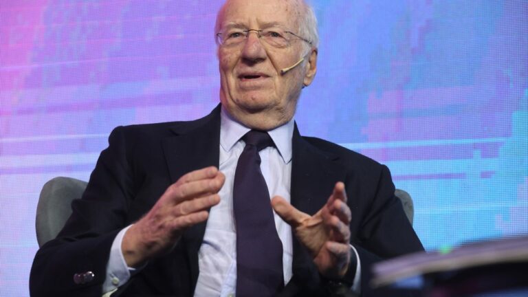 Escala el conflicto Milei-Rocca: la Unión Industrial delibera si defiende a «Don Charratín de los Tubitos Caros»