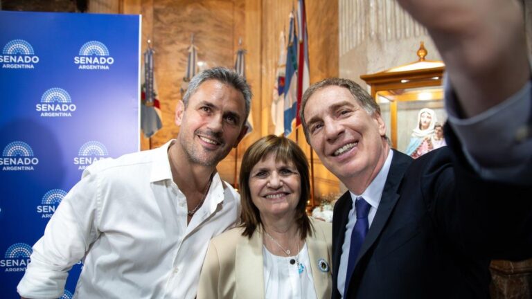 El Gobierno acelera la reforma laboral, pero se choca con el DNU de la SIDE