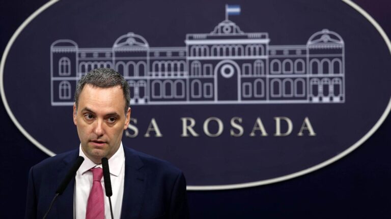 Manuel Adorni se suma al Directorio de YPF como representante del Estado Manuel Adorni se suma al Directorio de YPF como representante del Estado