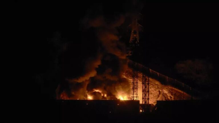 Al menos 40 personas murieron durante la operación militar de EE UU para capturar a Maduro, según The New York Times Al menos 40 personas murieron durante la operación militar de EE UU para capturar a Maduro, según The New York Times