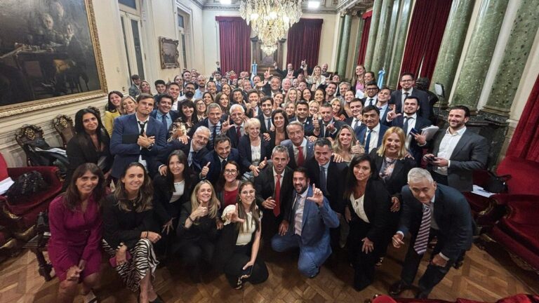 Relatos salvajes, vaciamiento del Estado y promesas recalculadas: inframundo de la motosierra laboral