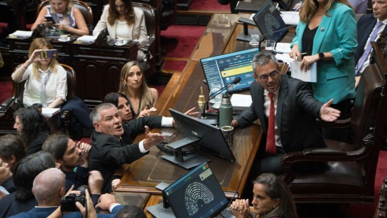 El Gobierno consiguió quórum con el apoyo de los gobernadores peronistas y confía en sancionar la reforma laboral El Gobierno consiguió quórum con el apoyo de los gobernadores peronistas y confía en sancionar la reforma laboral