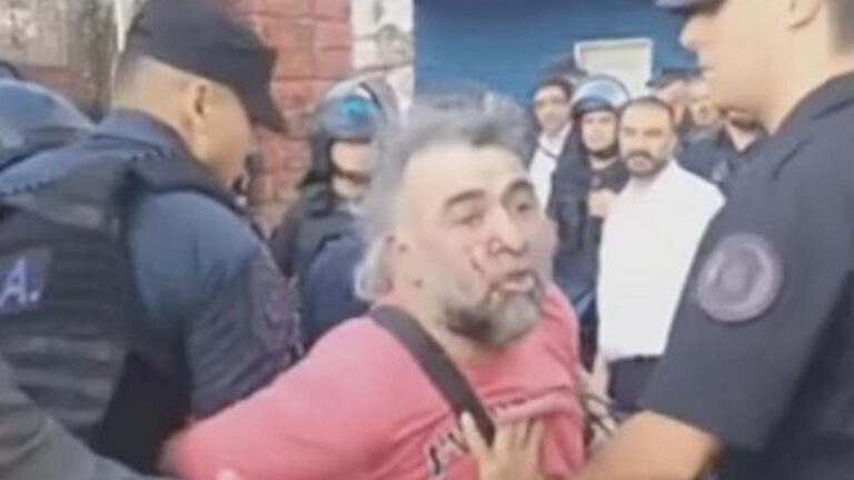 La ministra Monteoliva avaló la represión y detención de un camarógrafo: «Los agentes son hostigados siempre» La ministra Monteoliva avaló la represión y detención de un camarógrafo: «Los agentes son hostigados siempre»