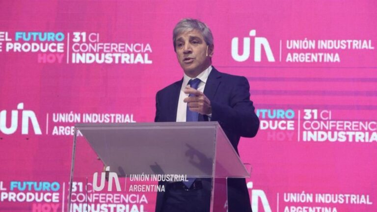 Caputo recibe a la UIA tras los chispazos con Rocca y en medio de una fuerte caída de la industria