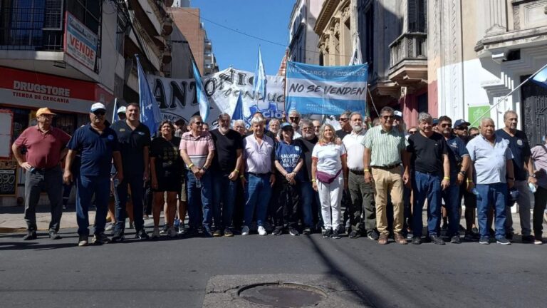 «Vamos a prender fuego el país»: los gremios endurecen su postura ante la reforma laboral