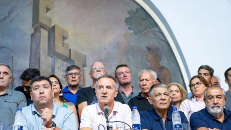 Los gremios duros definirán una medida de fuerza de 36 horas y le pedirán a la CGT que se sume Los gremios duros definirán una medida de fuerza de 36 horas y le pedirán a la CGT que se sume