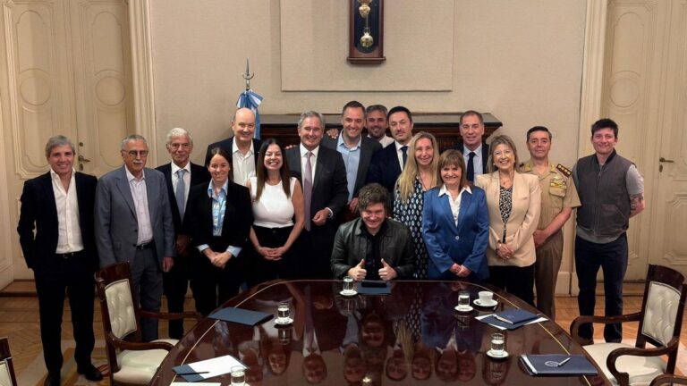 Milei sigue desde Olivos el debate por la reforma laboral en un día clave para el oficialismo