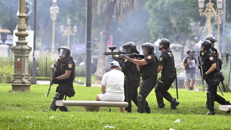 Represión en la marcha contra la reforma laboral: detenciones arbitrarias, heridos y el reclamo de libertad para un fotógrafo