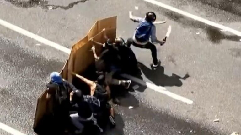 El Gobierno denuncia “terrorismo” por la violencia en el Congreso e identificó a unas 20 personas